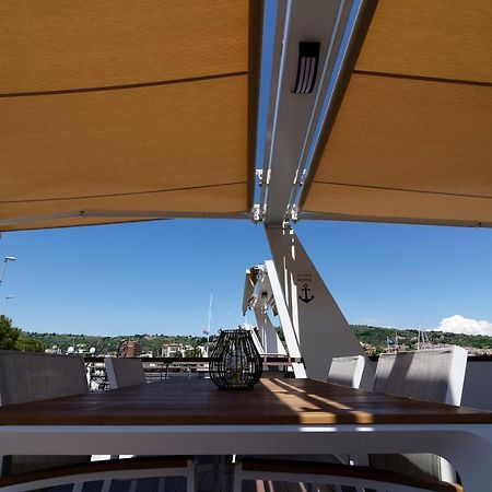 Floating House Marina Royal Villa Portoroz Bagian luar foto