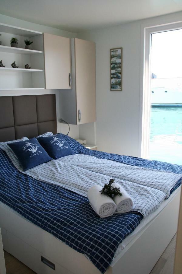 Floating House Marina Royal Villa Portoroz Bagian luar foto